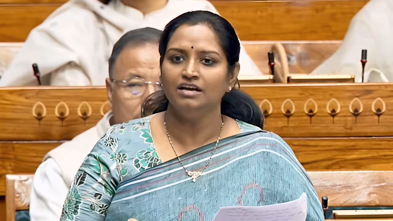 Kadiyam Kavya | బీజేపీకి తెలంగాణలో ఓటు అడిగే హక్కు లేదు.. డీలిమిటేషన్, మహిళా బిల్లుపై కేంద్రాన్ని నిలదీసిన ఎంపీ కడియం కావ్య