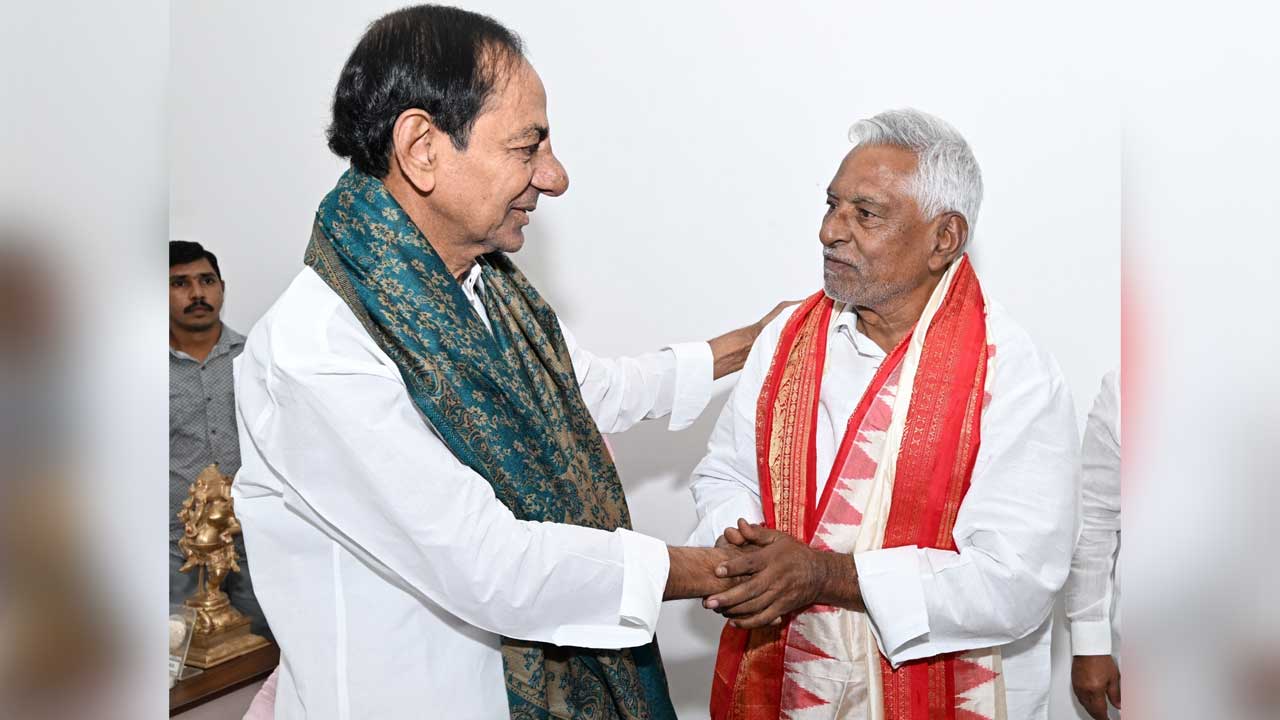 ఎర్రవల్లి ఫామ్ హౌజ్లో కేసీఆర్తో జీవన్ రెడ్డి భేటీ.. ఫొటో గ్యాలరీ - Image 3