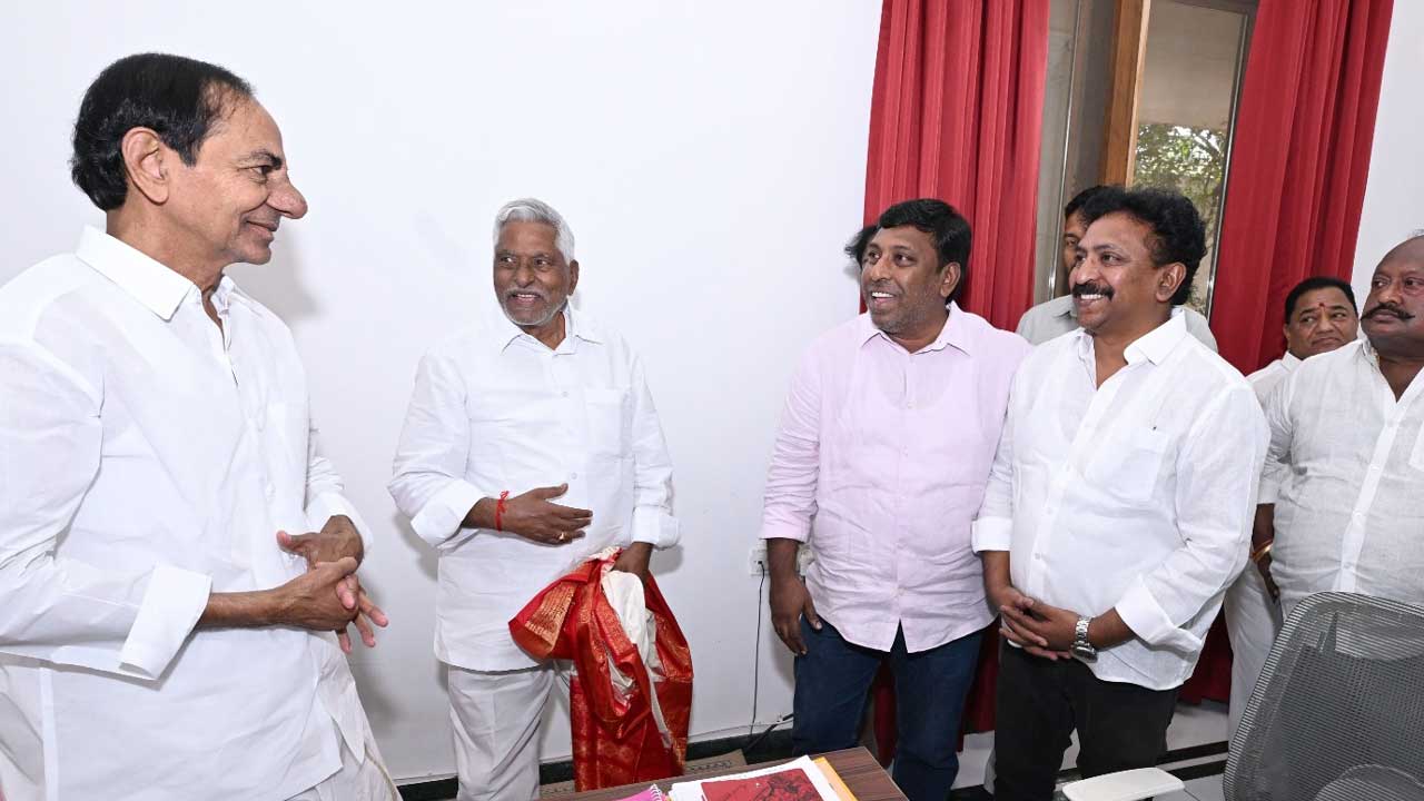 ఎర్రవల్లి ఫామ్ హౌజ్లో కేసీఆర్తో జీవన్ రెడ్డి భేటీ.. ఫొటో గ్యాలరీ - Image 6