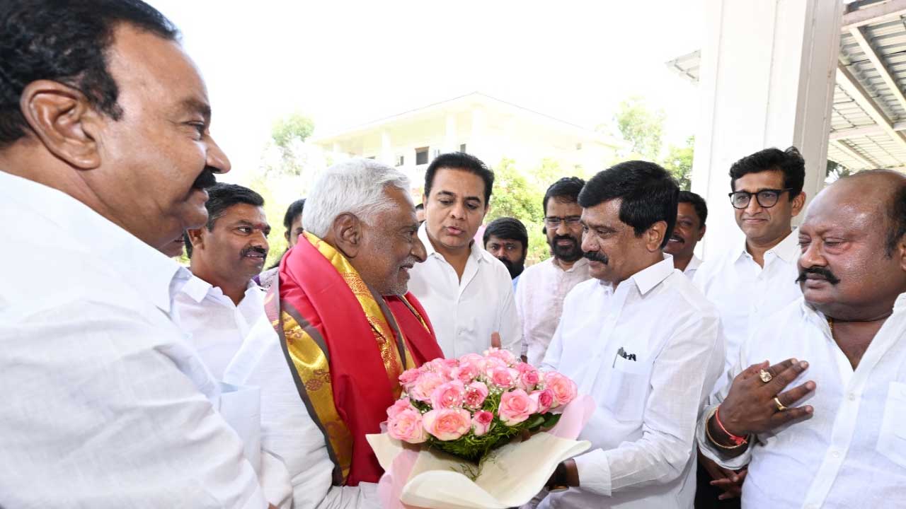ఎర్రవల్లి ఫామ్ హౌజ్లో కేసీఆర్తో జీవన్ రెడ్డి భేటీ.. ఫొటో గ్యాలరీ - Image 8