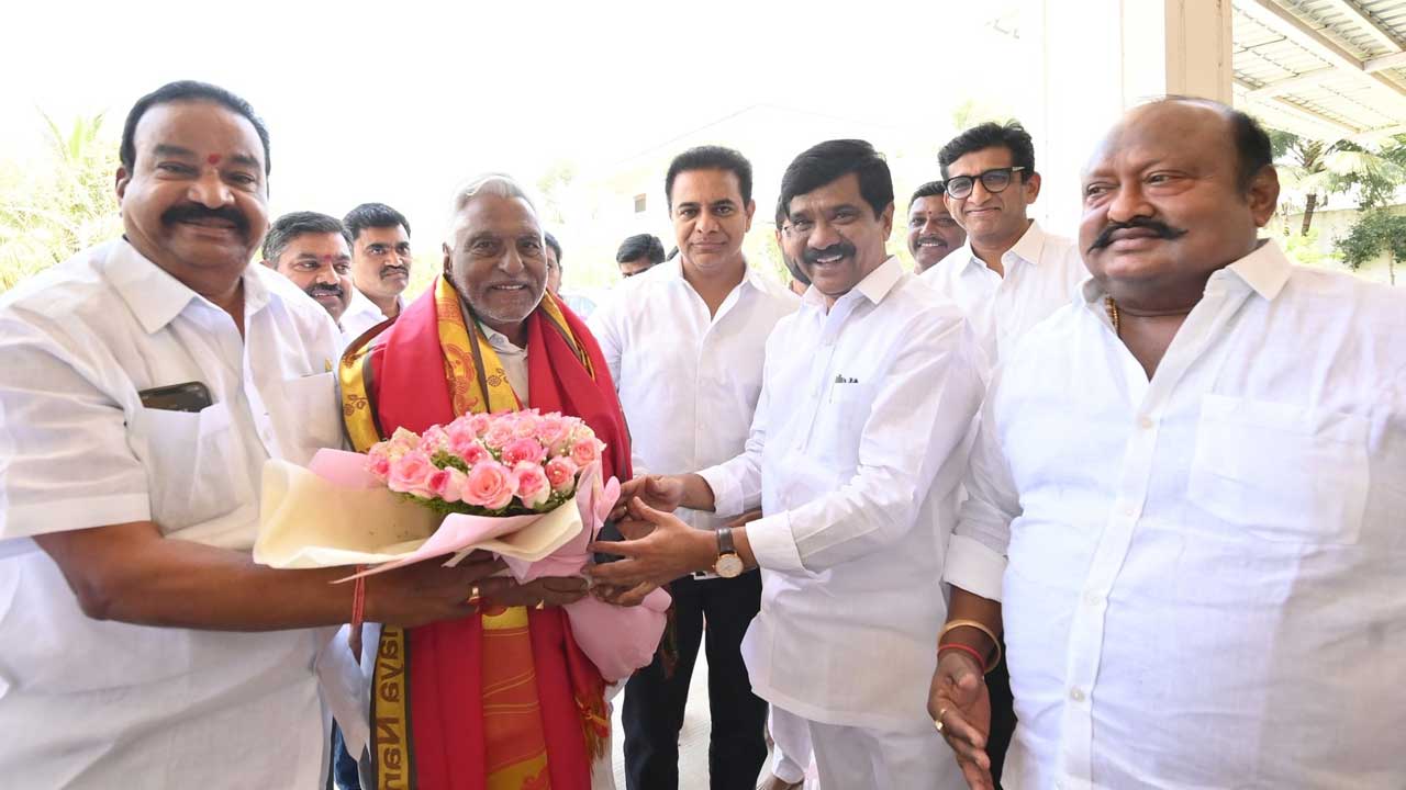 ఎర్రవల్లి ఫామ్ హౌజ్లో కేసీఆర్తో జీవన్ రెడ్డి భేటీ.. ఫొటో గ్యాలరీ - Image 12
