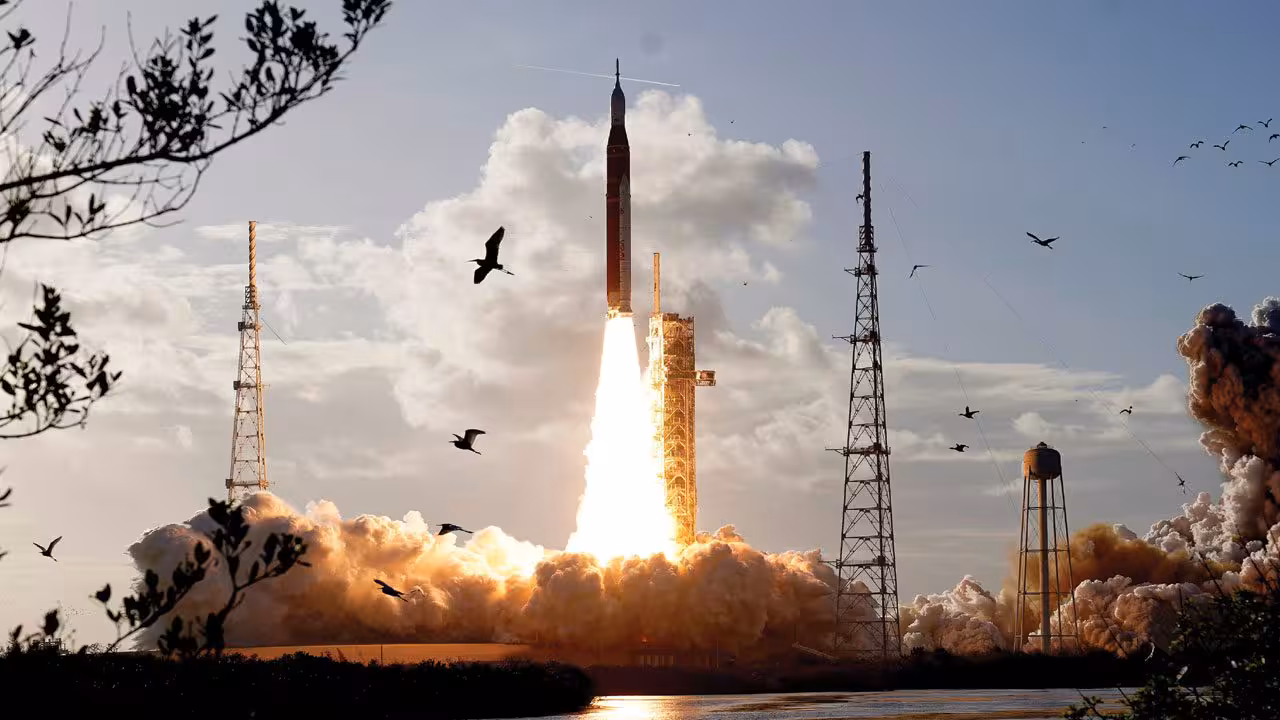 NASA | నింగిలోకి దూసుకెళ్లిన ఆర్టెమిస్ -2 రాకెట్.. వీడియో