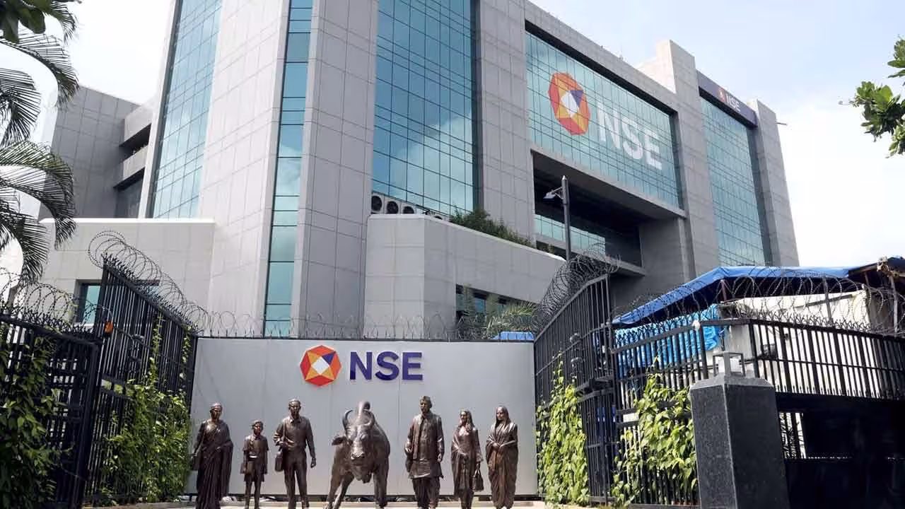 Investors | స్టాక్ మార్కెట్ల నుంచి తప్పుకుంటున్న పెట్టుబడిదారులు.. NSE గణాంకాల్లో వెల్లడి..