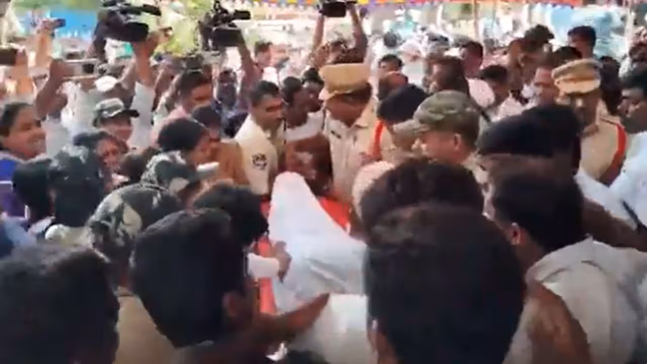 Shankar Goud | శంకర్ గౌడ్ అంత్యక్రియలు.. ముత్తోజిపేటలో తీవ్ర ఉద్రిక్తత