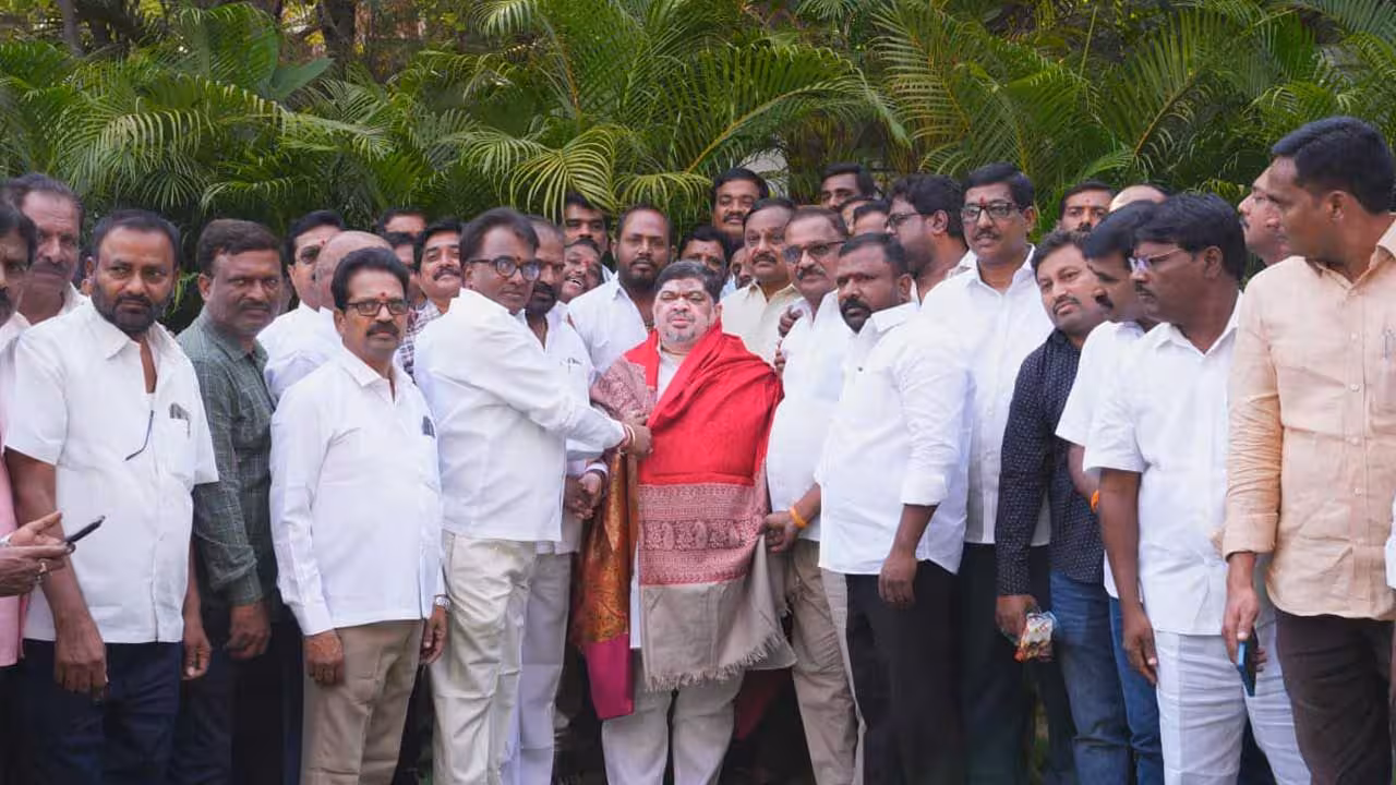 RTC JAC | పొన్నం ప్రభాకర్కు ఆర్టీసీ జేఏసీ నేతలు సత్కారం