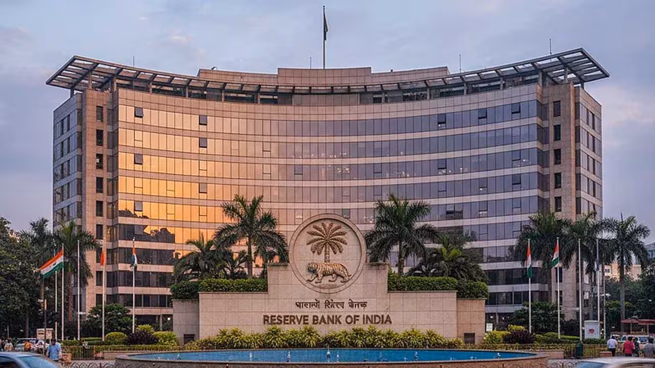 RBI | డిగ్రీ అర్హతతో ఆర్బీఐలో ఉద్యోగాలు.. నెలకు రూ. 1.50 వేలు జీతం