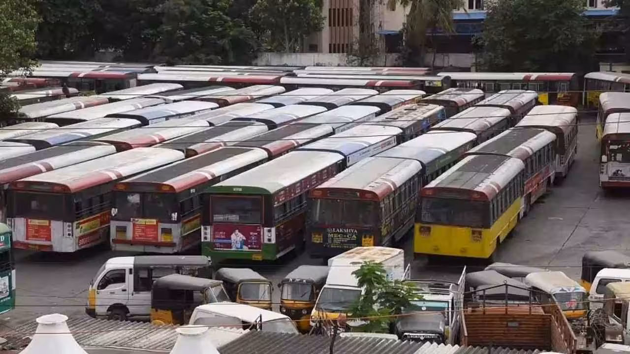 RTC Strike | రెండో రోజూ బయటకురాని బస్సులు.. కొనసాగుతున్న ఆర్టీసీ సమ్మె
