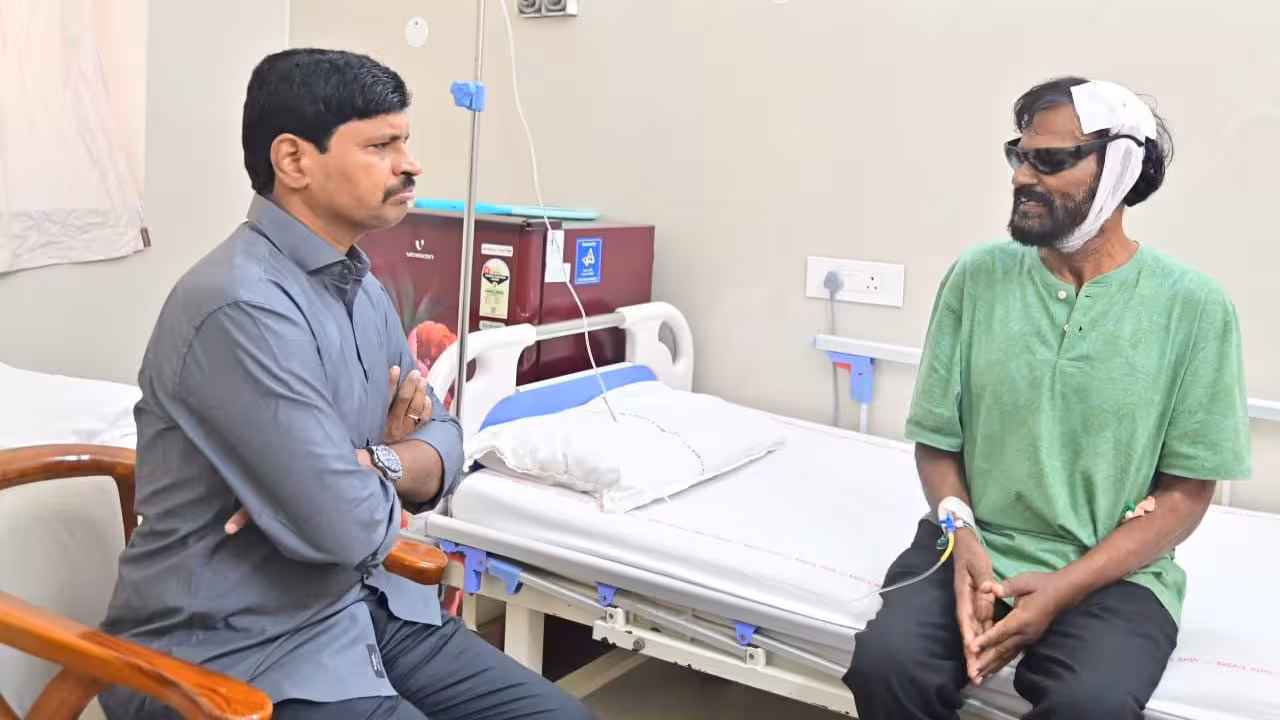 Santosh Kumar | దుశ్చర్ల సత్యనారాయణను పరామర్శించిన మాజీ ఎంపీ సంతోశ్ కుమార్