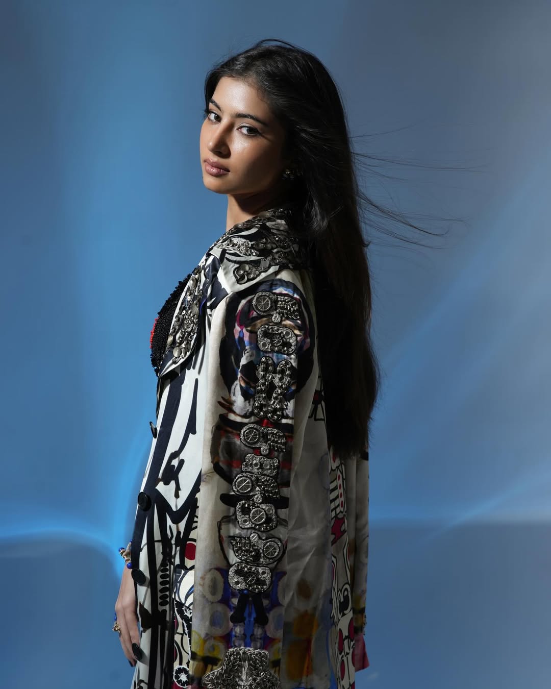 Sara Arjun | బాలీవుడ్లో లక్కీ ఛాన్స్ – అలనాటి నటి బయోపిక్లో ధురంధర్ 2 హీరోయిన్ - Image 8