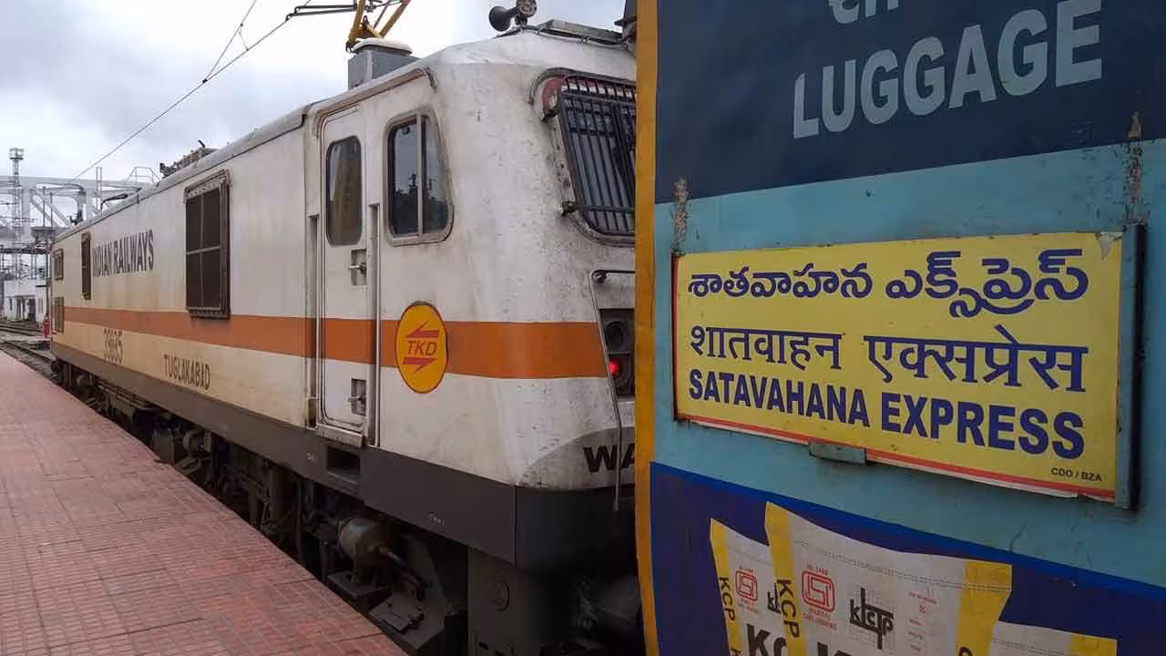 Trains Cancelled | ప్రయాణికులకు అలర్ట్.. శాతవాహన, గోల్కొండ ఎక్స్ప్రెస్ సహా పలు రైళ్లు రద్దు..