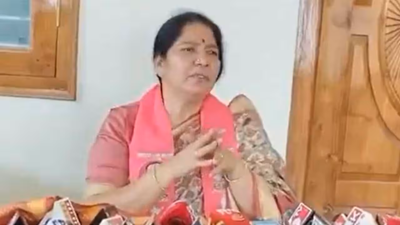 Satyavathi Rathod | మా దగ్గర చెప్పులు లేవా..? మంత్రి సీతక్కకు సత్యవతి రాథోడ్ స్ట్రాంగ్ కౌంటర్