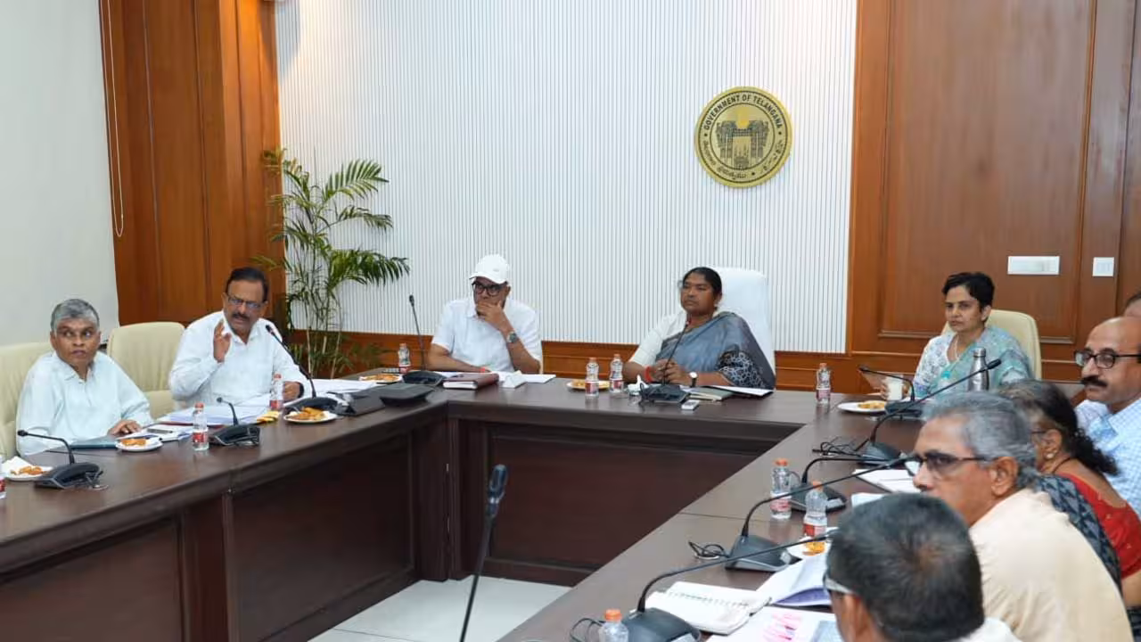 Minister Seethakka | ఈ రెండు నెలల కీలకం.. తాగునీటి కొరత తలెత్తొద్దు : మంత్రి సీతక్క