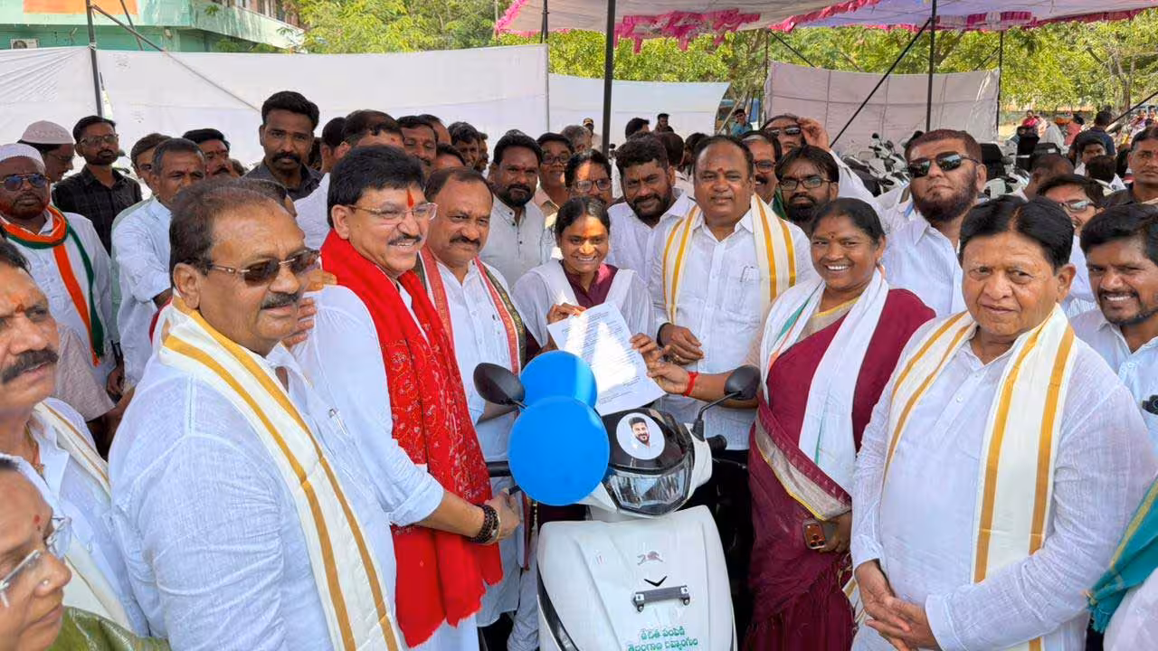 Minister Seethakka | ప్రజలు ప్రభుత్వ సంక్షేమ పథకాలను సద్వినియోగం చేసుకోవాలి: మంత్రి సీతక్క