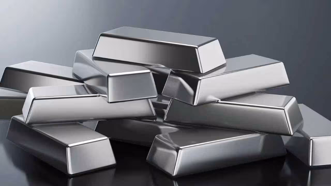 Gold And Silver Prices Today | భారీగా తగ్గిన వెండి ధర.. పసిడి ధరల్లో మార్పు లేదు..
