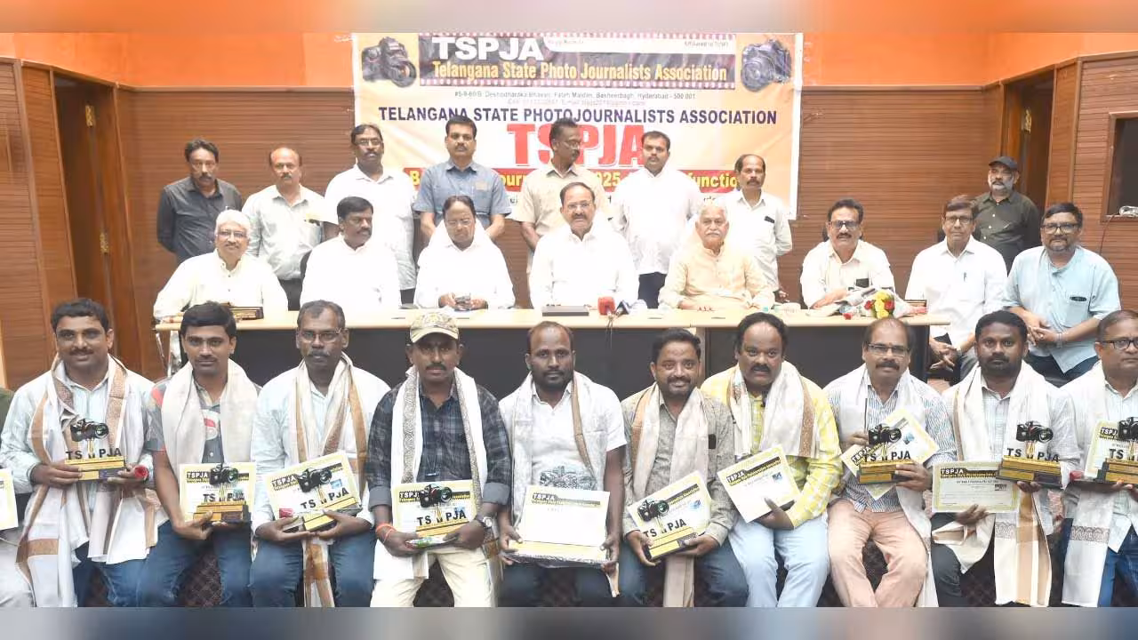 Venkaiah Naidu | ఫొటో జర్నలిజం ప్రజాస్వామ్యానికి కళ్ల లాంటిది : వెంకయ్యనాయుడు