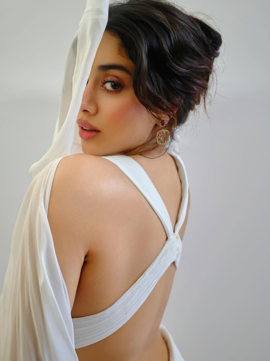 Janhvi Kapoor | వైట్ డ్రెస్లో జాన్వీ గ్లామర్ ట్రీట్ - Image 7