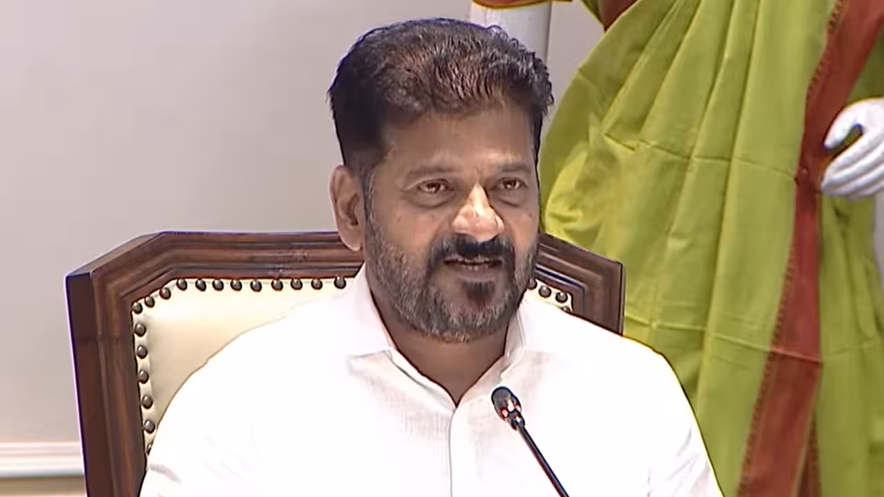 CM Revanth Reddy | మహిళా సంఘాలే రైస్మిల్లులు, సూపర్ బజార్లు ఏర్పాటు చేయాలి .. సీఎం రేవంత్రెడ్డి పిలుపు..
