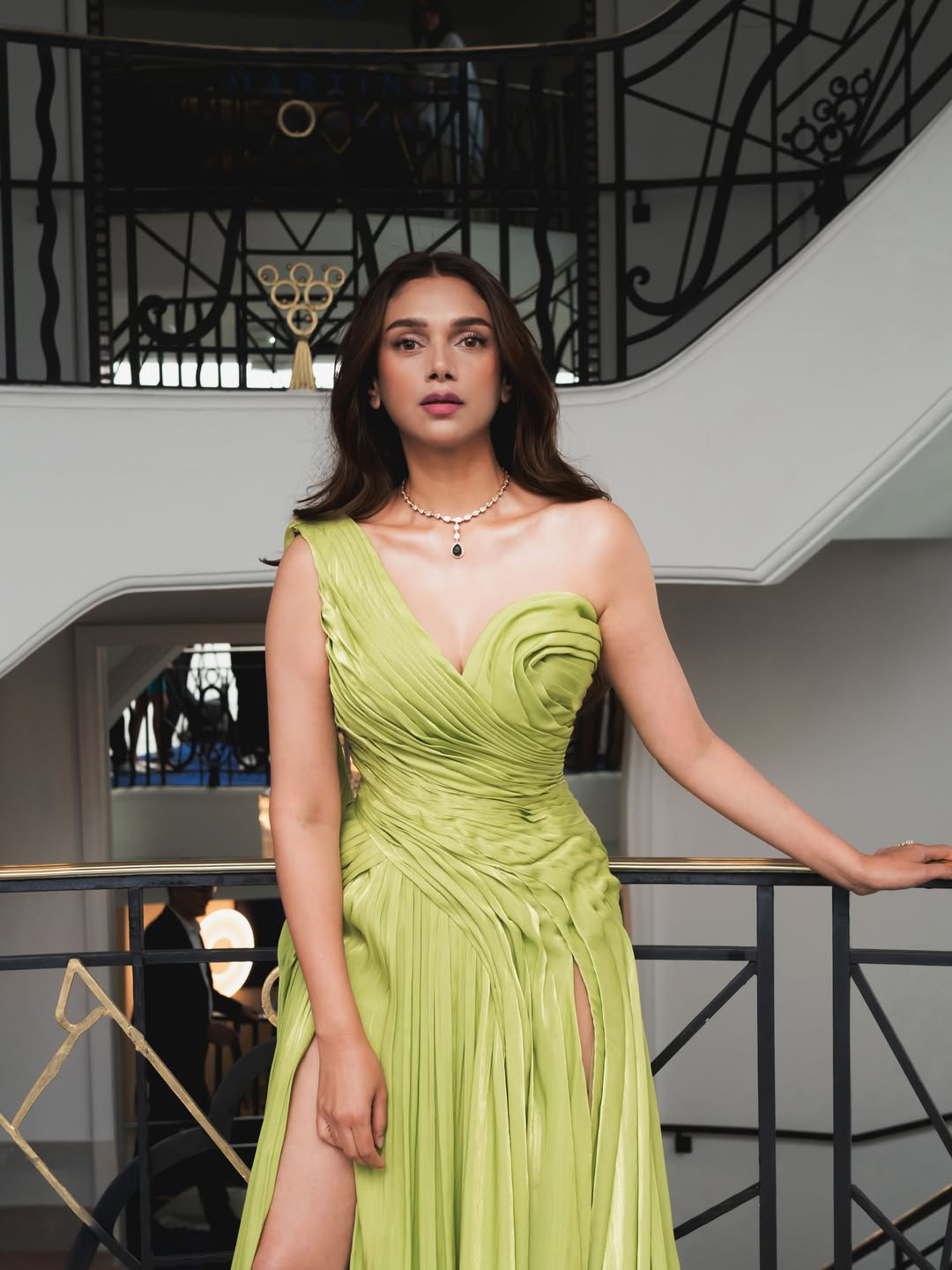 Aditi Rao Hydari | కేన్స్లో అదితీ రావ్ హైదరీ ధరించిన డ్రెస్ కాస్ట్ ఎంతో తెలుసా? - Image 5