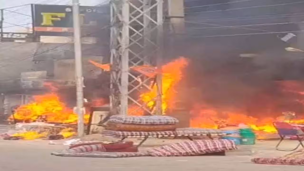 Fire Accident | హయత్నగర్లో అగ్నిప్రమాదం.. ఎలక్ట్రానిక్స్, ఫర్నిచర్ దుకాణాల్లో మంటలు