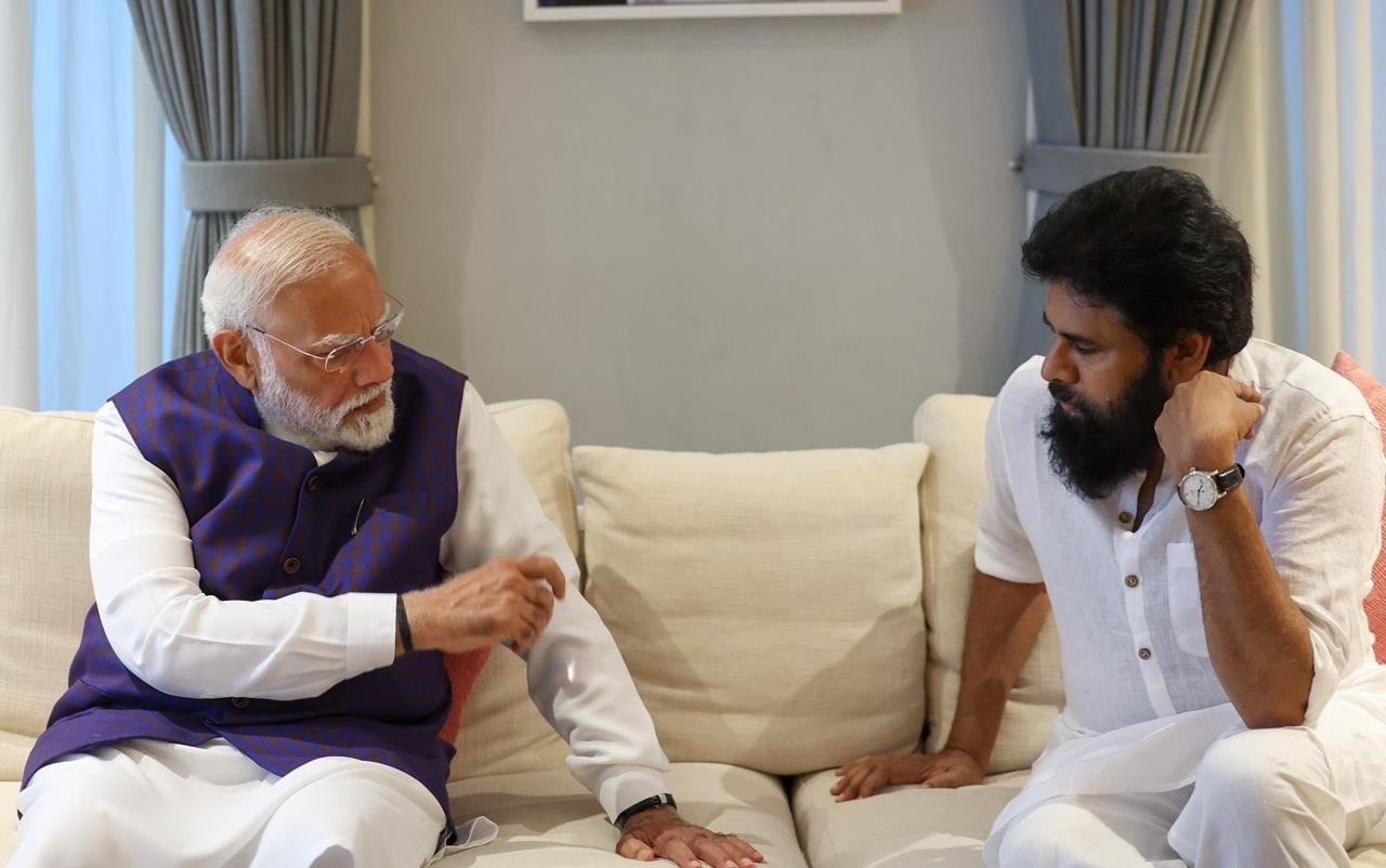 Pawan Kalyan | ప్రధాని మోదీతో పవన్ కళ్యాణ్, అకీరా నందన్ – ఫొటోలు వైరల్ - Image 1