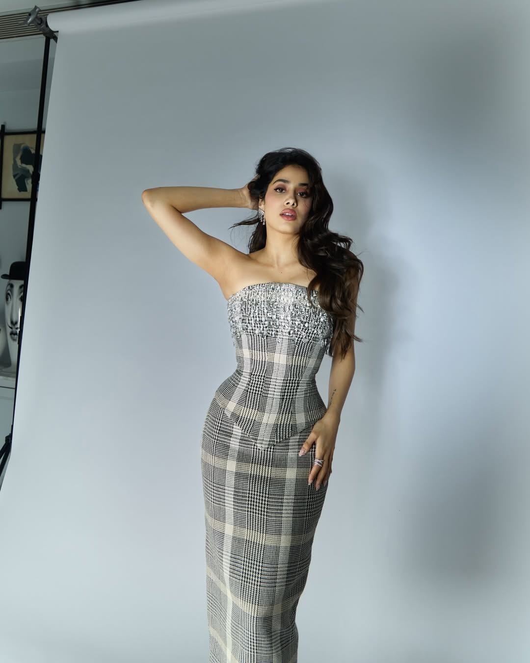 పల్లెటూరి యువతిగా ఫైర్ బ్రాండ్ తరహా రోల్ చేస్తోంది జాన్వీ.