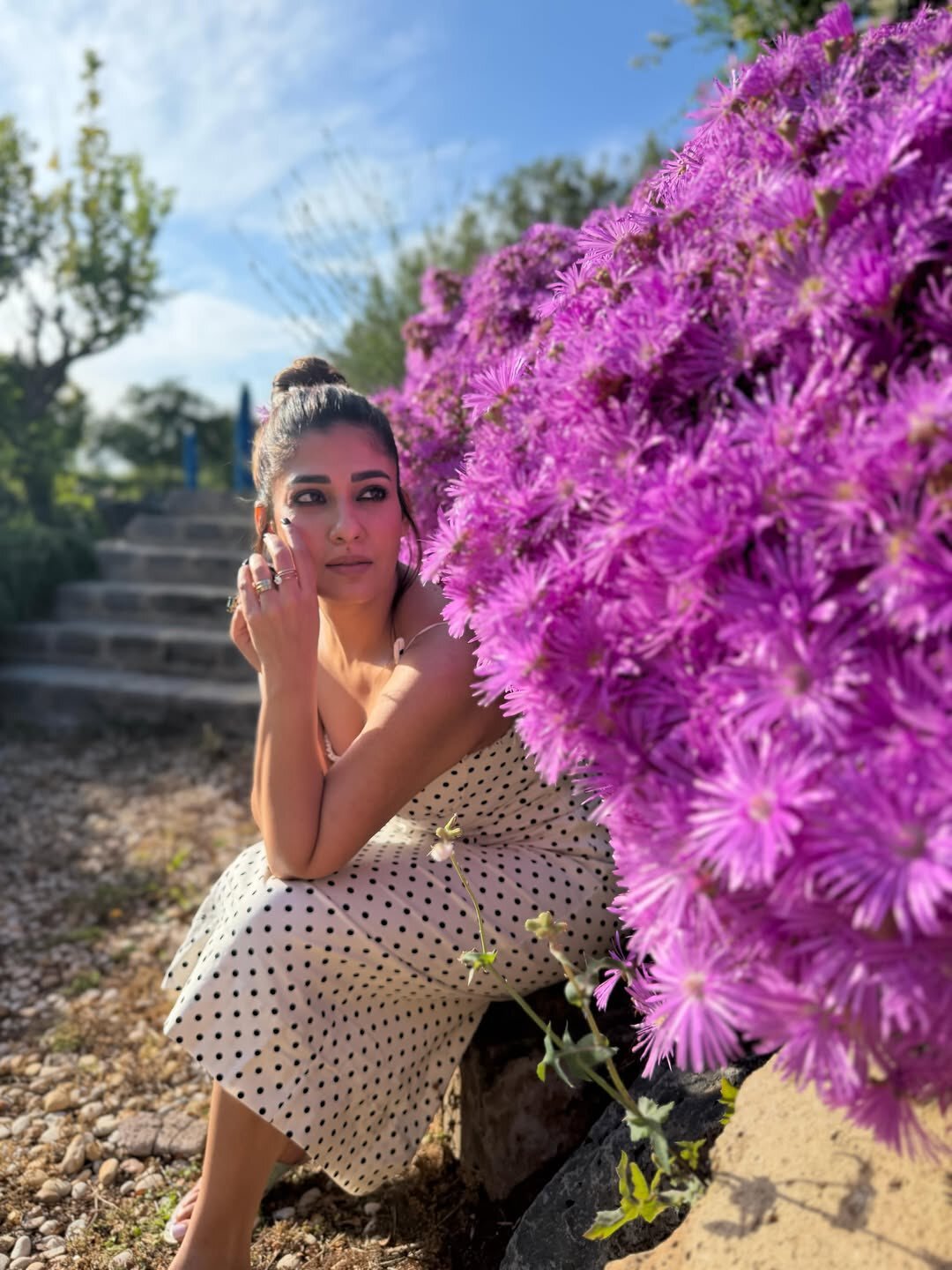 Nayanthara | పువ్వులనే మించిన అందం – నయనతార గ్లామర్ ఫొటోలు చూశారా! - Image 7