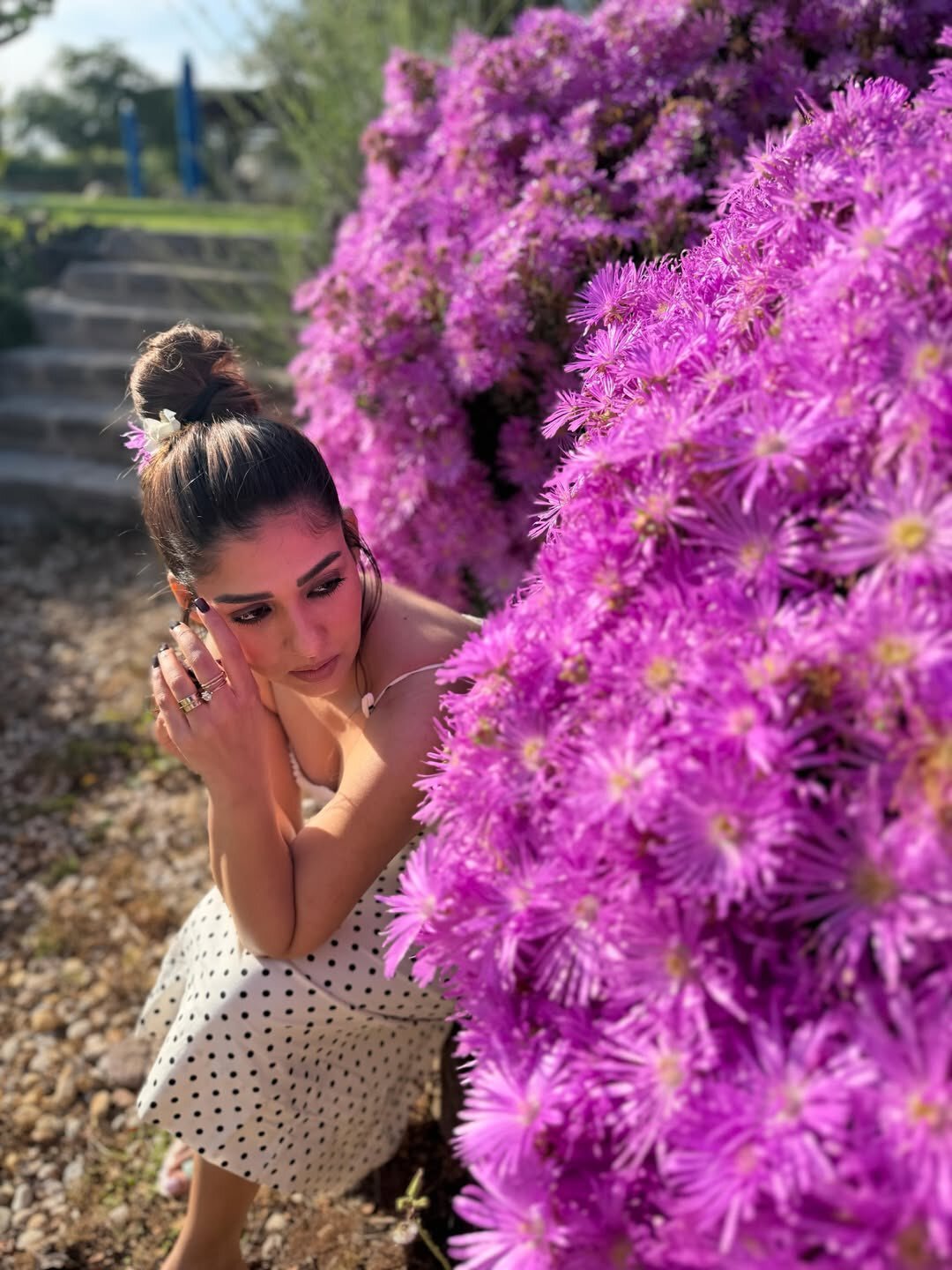 Nayanthara | పువ్వులనే మించిన అందం – నయనతార గ్లామర్ ఫొటోలు చూశారా! - Image 2