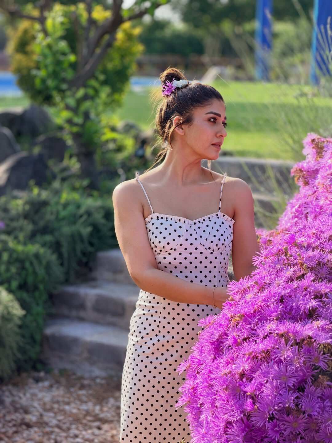 Nayanthara | పువ్వులనే మించిన అందం – నయనతార గ్లామర్ ఫొటోలు చూశారా! - Image 4