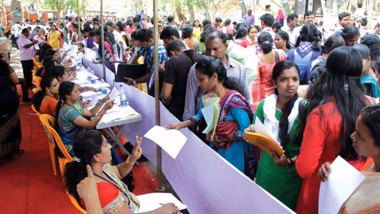 Job Mela | నల్లగొండలో మెగా జాబ్ మేళా.. ప్రారంభించిన మంత్రి కోమటిరెడ్డి వెంకట్రెడ్డి
