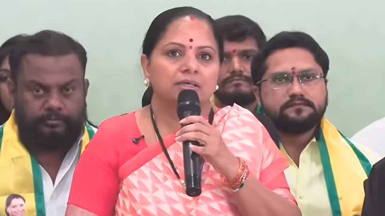 Kavitha | బండి సంజయ్ తనయుడు విదేశాలకు వెళ్లకుండా లుక్ అవుట్ నోటీస్ జారీ చేయాలి : కవిత