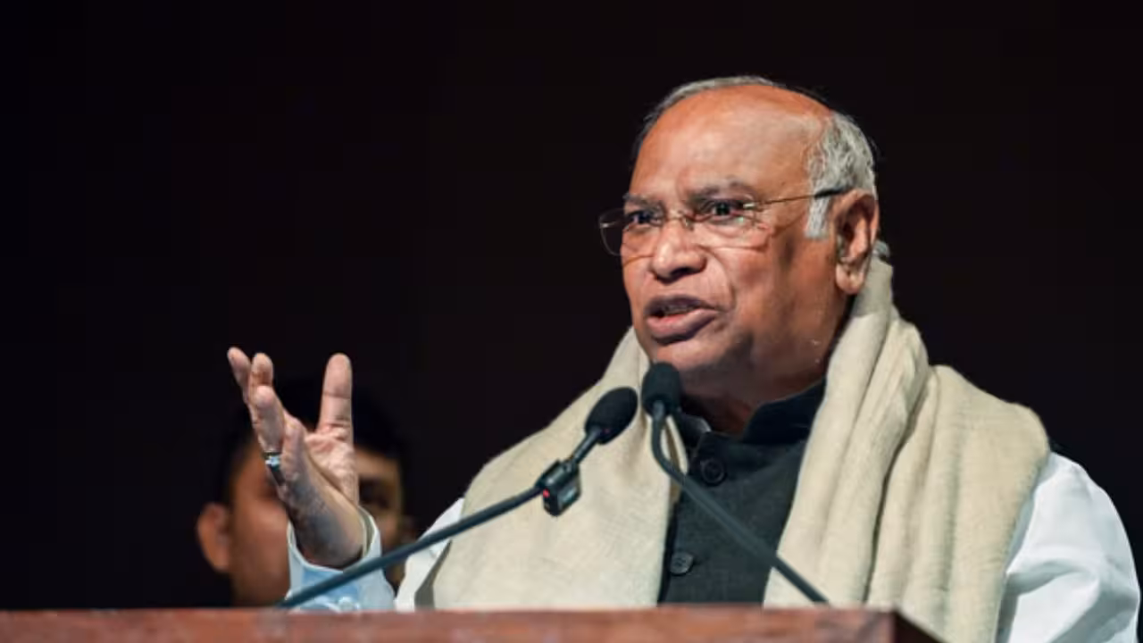 Mallikarjun Kharge | కర్నాటక సీఎం మార్పుపై మల్లికార్జున్ ఖర్గే ఇంట్రెస్టింగ్ కామెంట్స్..!