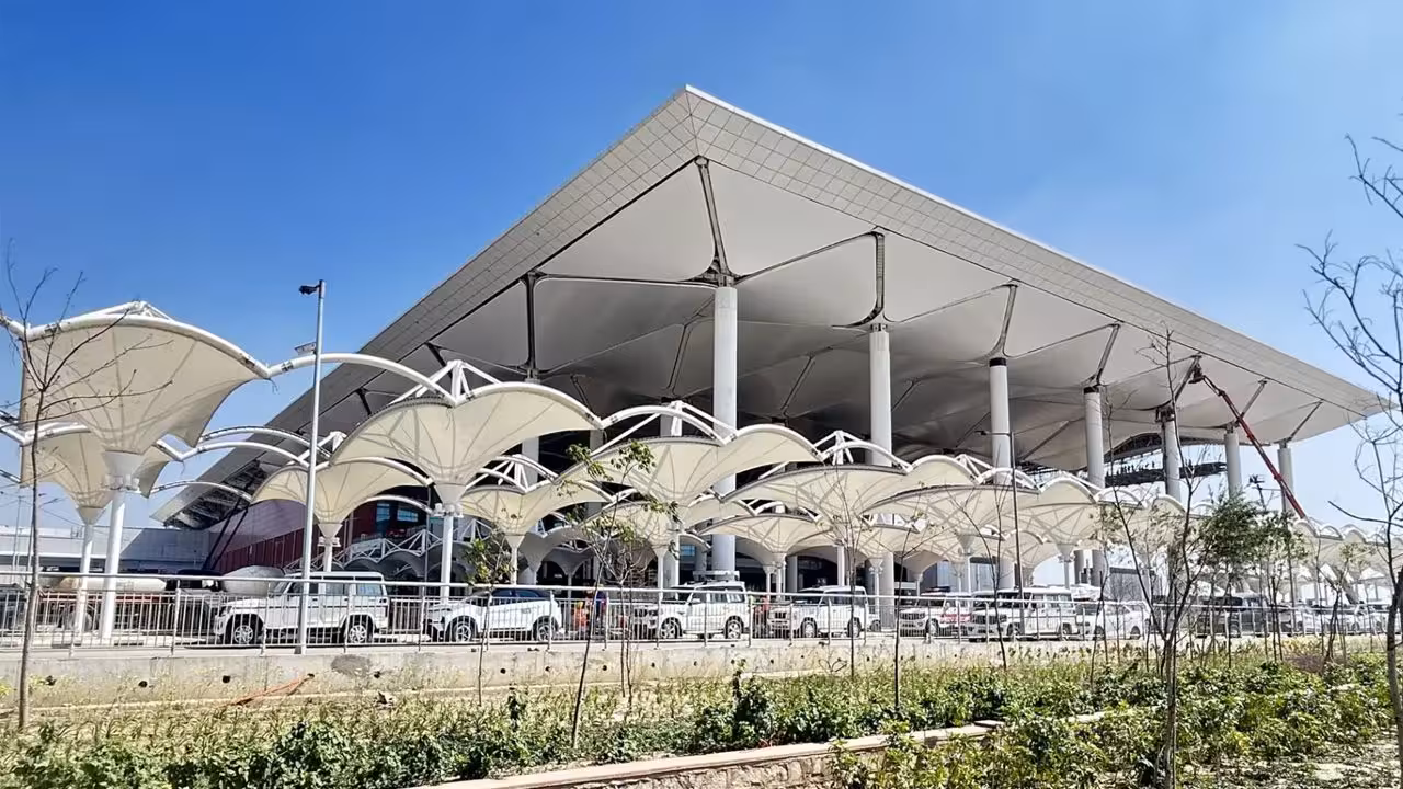 Noida Airport | నోయిడా ఎయిర్పోర్ట్లో జూన్ 15 నుంచి విమానాల రాకపోకలు.. ప్రకటించిన అధికారులు..!