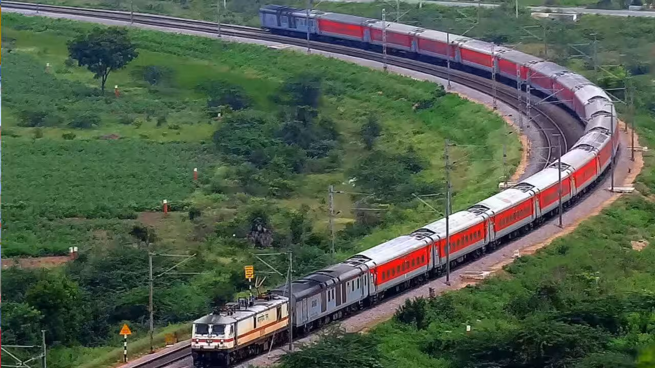 Longest Non-Stop Train | దేశంలో ఒక్కచోట కూడా ఆగకుండా అత్యధిక దూరం ప్రయాణించే రైలు ఏది?