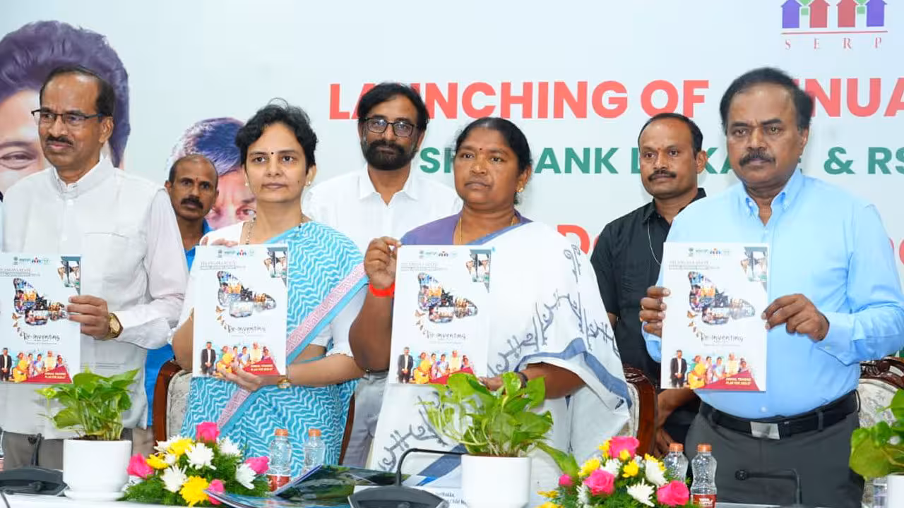 Minister Seethakka | మహిళా సంఘాలకు గుడ్న్యూస్.. వడ్డీ లేని రుణపరిమితి రూ.10 లక్షలకు పెంపు: మంత్రి సీతక్క