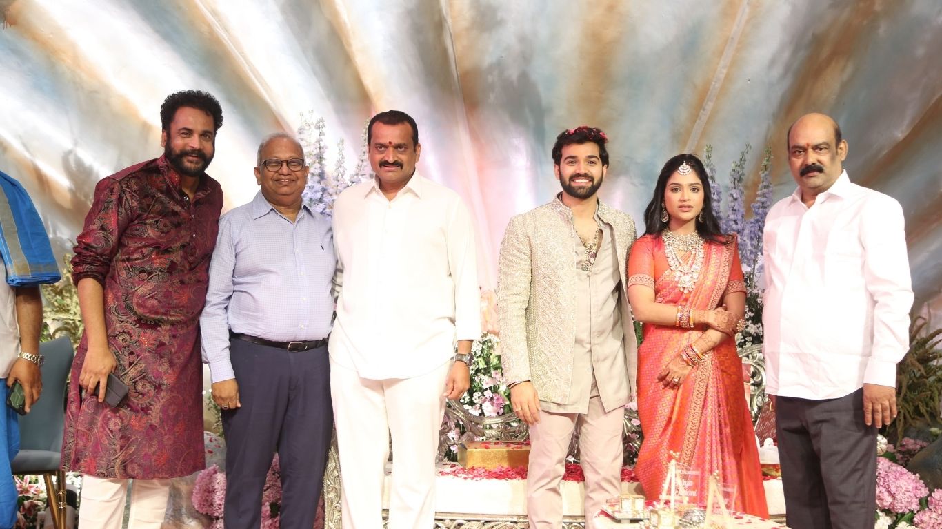 Bandla Ganesh | సందడిగా బండ్ల గణేష్ కూతురు ఎంగేజ్మెంట్ వేడుక – హాజరైన రాజకీయ, సినీ ప్రముఖులు ఎవరంటే? - Image 7