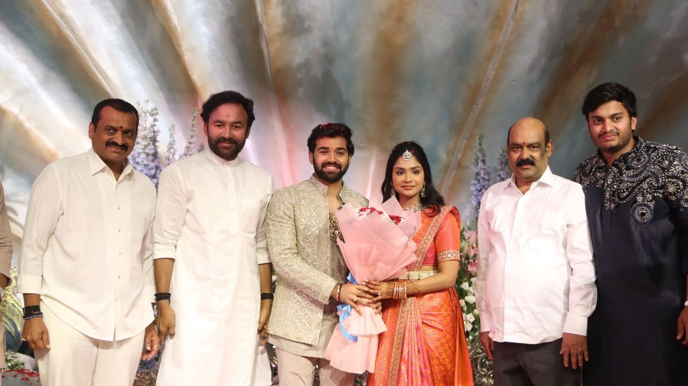 Bandla Ganesh | సందడిగా బండ్ల గణేష్ కూతురు ఎంగేజ్మెంట్ వేడుక – హాజరైన రాజకీయ, సినీ ప్రముఖులు ఎవరంటే? - Image 5