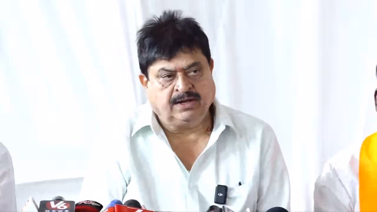BJP Chief Ramchandar Rao | కాంగ్రెస్, బీఆర్ఎస్లకు బుద్ధి చెప్పేందుకు తరలిరండి: మహిళలకు బీజేపీ చీఫ్ రాంచందర్రావు పిలుపు
