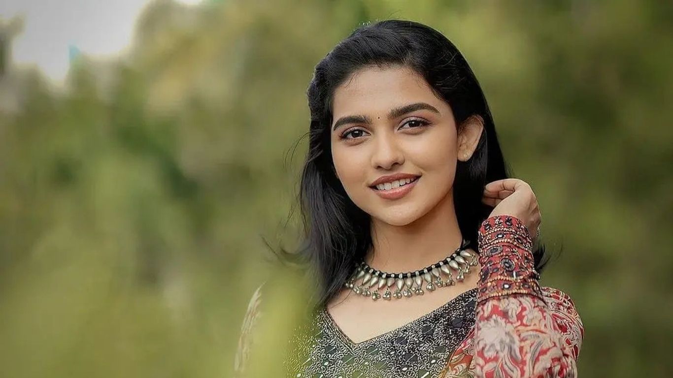 జననాయగన్లో ప్రేమలు బ్యూటీ మమితా బైజు కీలక పాత్రలో కనిపించబోతుంది. ఈ తమిళ సినిమాతో ఆమెకు దక్కింది కేవలం అరవై లక్షలేనని టాక్.