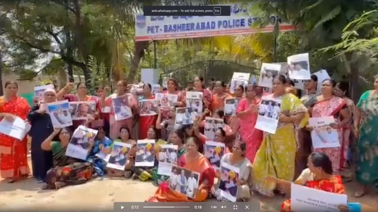 BRS Womens Leaders protest | బండి కుమారుడిపై బీఆర్ఎస్ మహిళల భగ్గు.. కేసు నమోదుపై హర్షం