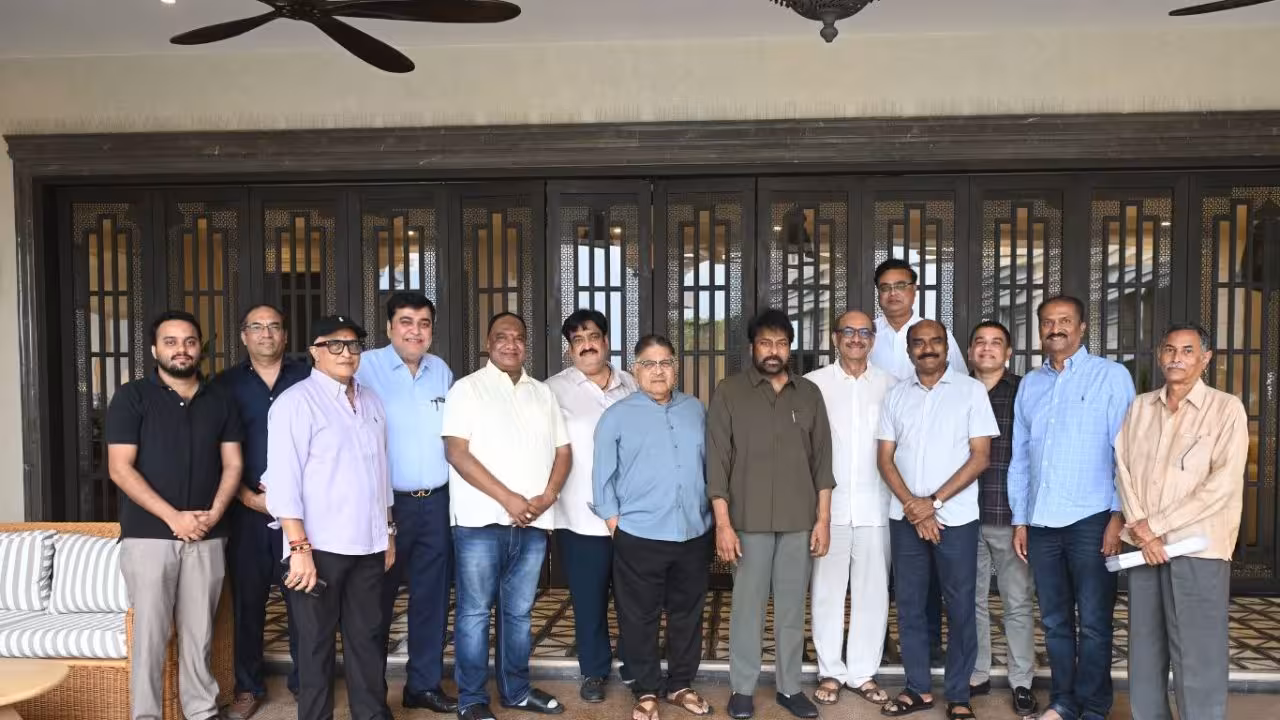 Chiranjeevi | ఇండస్ట్రీలోని విభేదాలపై మెగాస్టార్ సీరియస్.. ఎగ్జిబిటర్లు, నిర్మాతలతో చిరంజీవి భేటీ