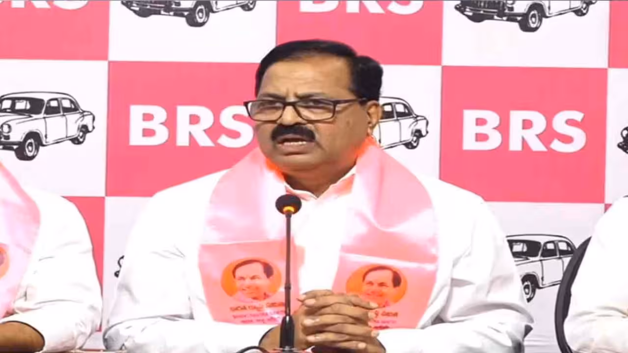 Devi Prasad | ఆర్టీసీ డ్రైవర్ అశోక్ పై చర్యలు నిలిపివేయాలి: దేవీప్రసాద్ డిమాండ్