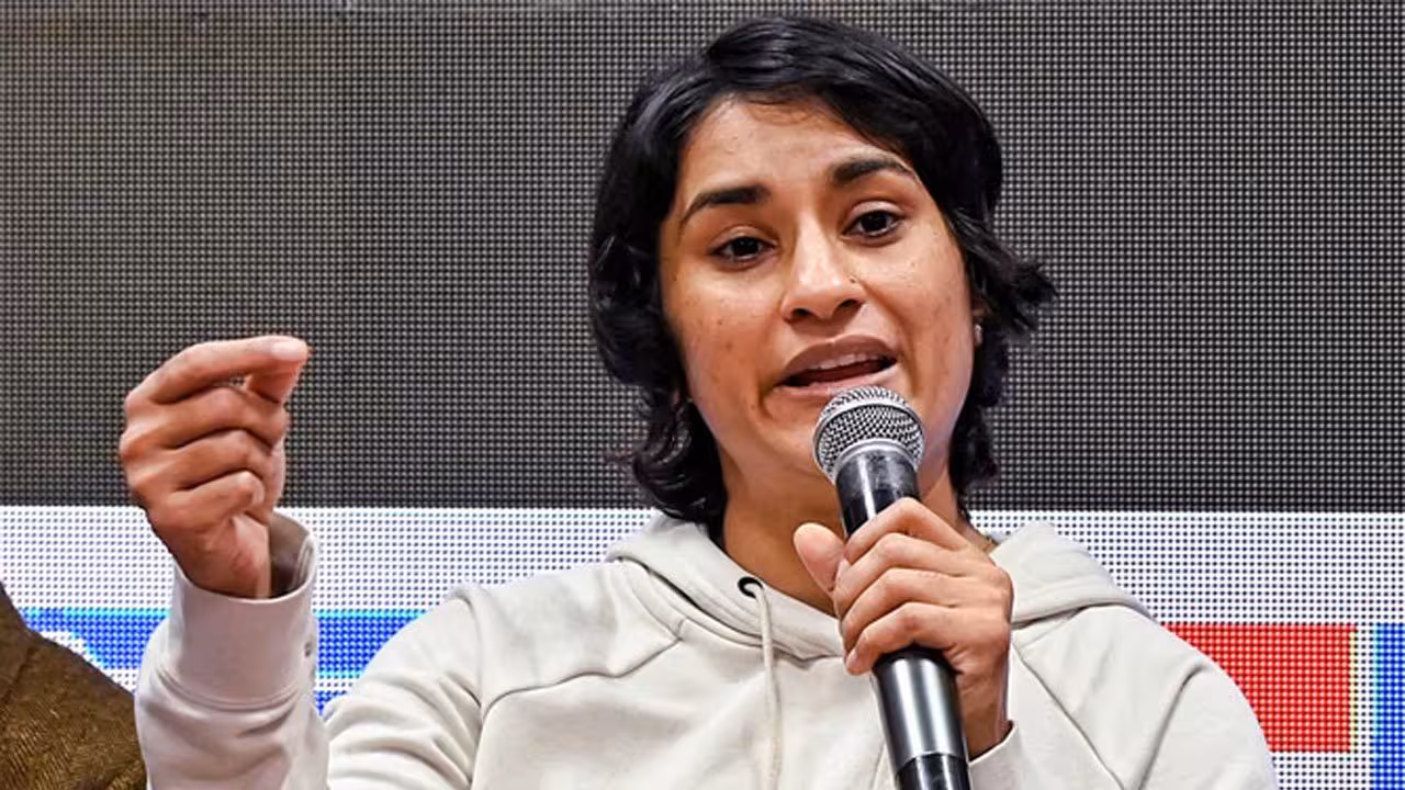 Vinesh Phogat | వినేశ్-రెజ్లింగ్ సమాఖ్య మధ్య ముదురుతున్న వివాదం..! నోటీసులపై స్టార్ రెజ్లర్ రెస్పాన్స్ ఇదే..!