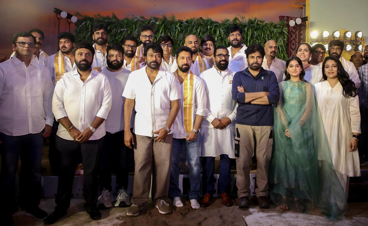 డిప్యూటీ సీఎం హోదాలో నా 158వ సినిమా ముహూర్తంలో పాల్గొని, క్లాప్ ఇచ్చి యూనిట్ సభ్యులందరినీ ఆనందపరిచినందుకు థాంక్యూ అంటూ పవన్ను ఉద్దేశించి ఈ ట్వీట్లో చిరంజీవి పేర్కొన్నారు.
