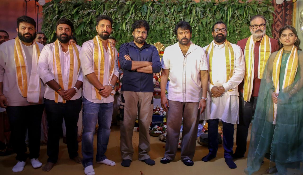 ఈ రోజు పవన్ కళ్యాణ్కు నాకు మధ్యలో క్లాప్ బోర్డ్ చూస్తుంటే అక్కడ అమ్మాయి ఇక్కడ అబ్బాయి సినిమా టైమ్లో 30 సంవత్సరాల క్రితం ఇదే సీన్ రివర్స్లో జరిగిన సందర్భం గుర్తుకు వస్తోందని చిరంజీవి అన్నారు.