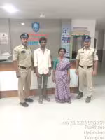 Ghoshamahal Police | మానవత్వంతో స్పందించారు.. దివ్యాంగురాలిని రక్షించి అప్పగించారు..