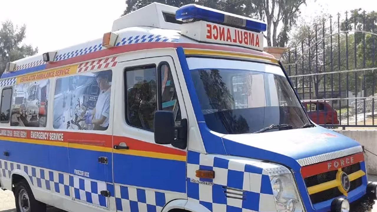 Ambulance | రోగిని తీసుకెళ్లాలని చెప్పారు.. అంబులెన్సుతో ఉడాయించారు..