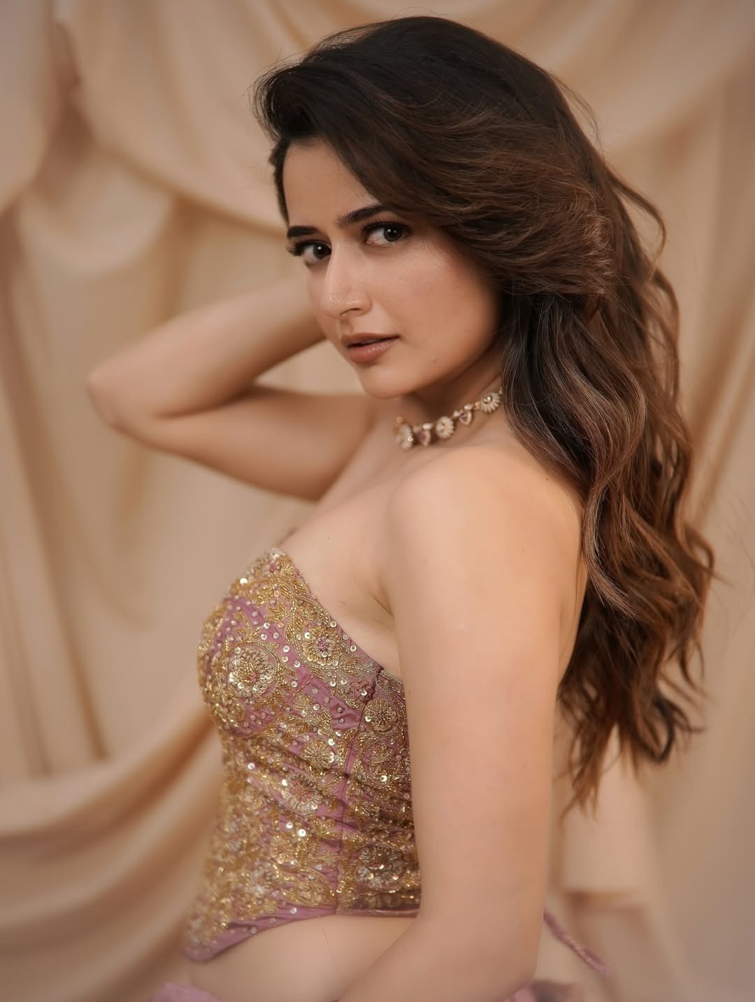 Ashika Ranganath | అవార్డ్ వేడుకలో ఆషికా రంగనాథ్ – దేవకన్యలా మెరిసిపోయిన కన్నడ బ్యూటీ - Image 4
