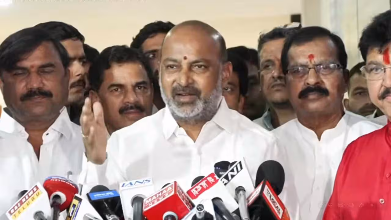 Bandi Sanjay | అటువంటి ఫాల్త్ రాజకీయ నాయకుడిని కాదు : బండి సంజయ్