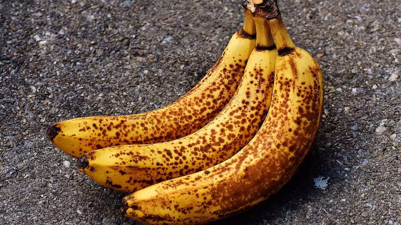Brown Bananas | బ్రౌన్ కలర్ అరటిపండ్లు తింటే ప్రమాదమా? నిజం ఏంటో తెలుసా!