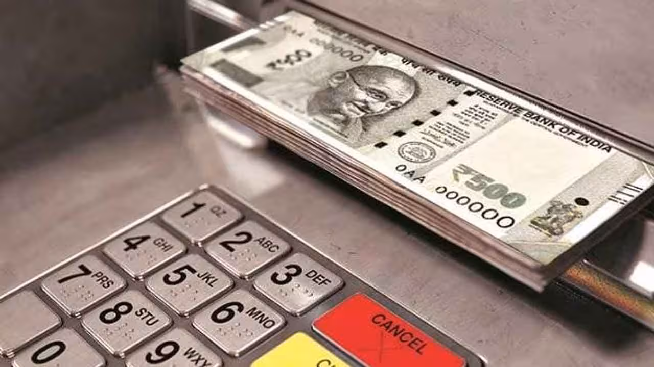 Credit Card Cash Withdraw | క్రెడిట్ కార్డ్తో క్యాష్ విత్డ్రా చేస్తున్నారా.. ఈ విషయాలను తప్పకుండా తెలుసుకోవాల్సిందే..